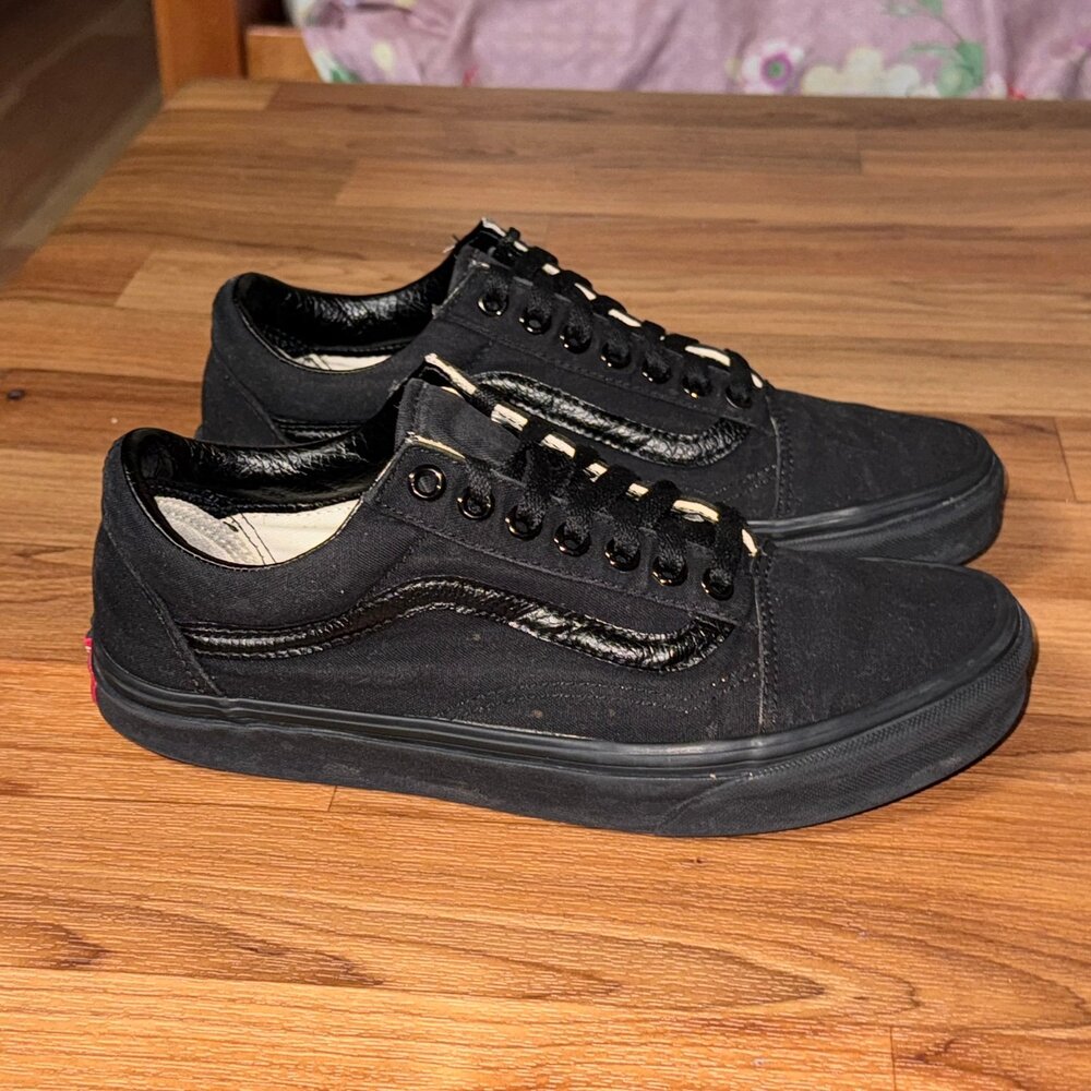 Vans Old Skool Low Top Black Canvas Skate Shoes Men’s 7 / Women’s 8.5